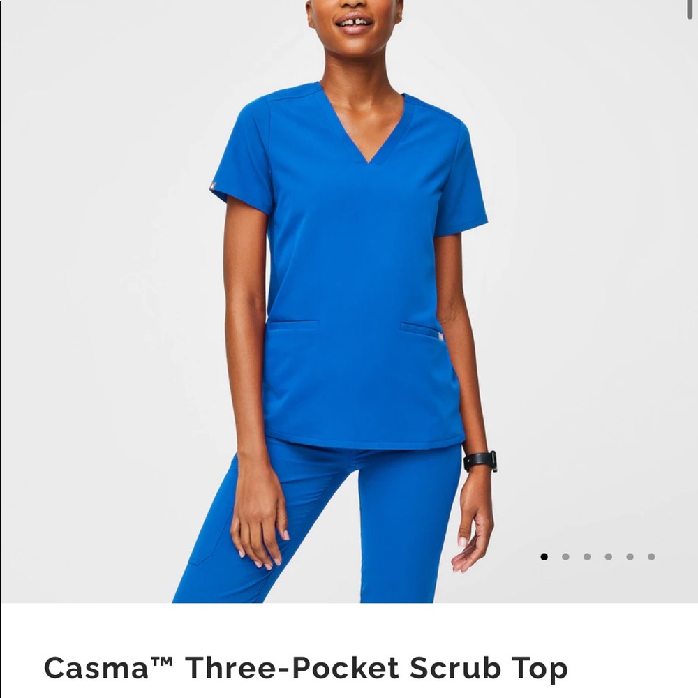 Casma™ Three-Pocket Scrub Top